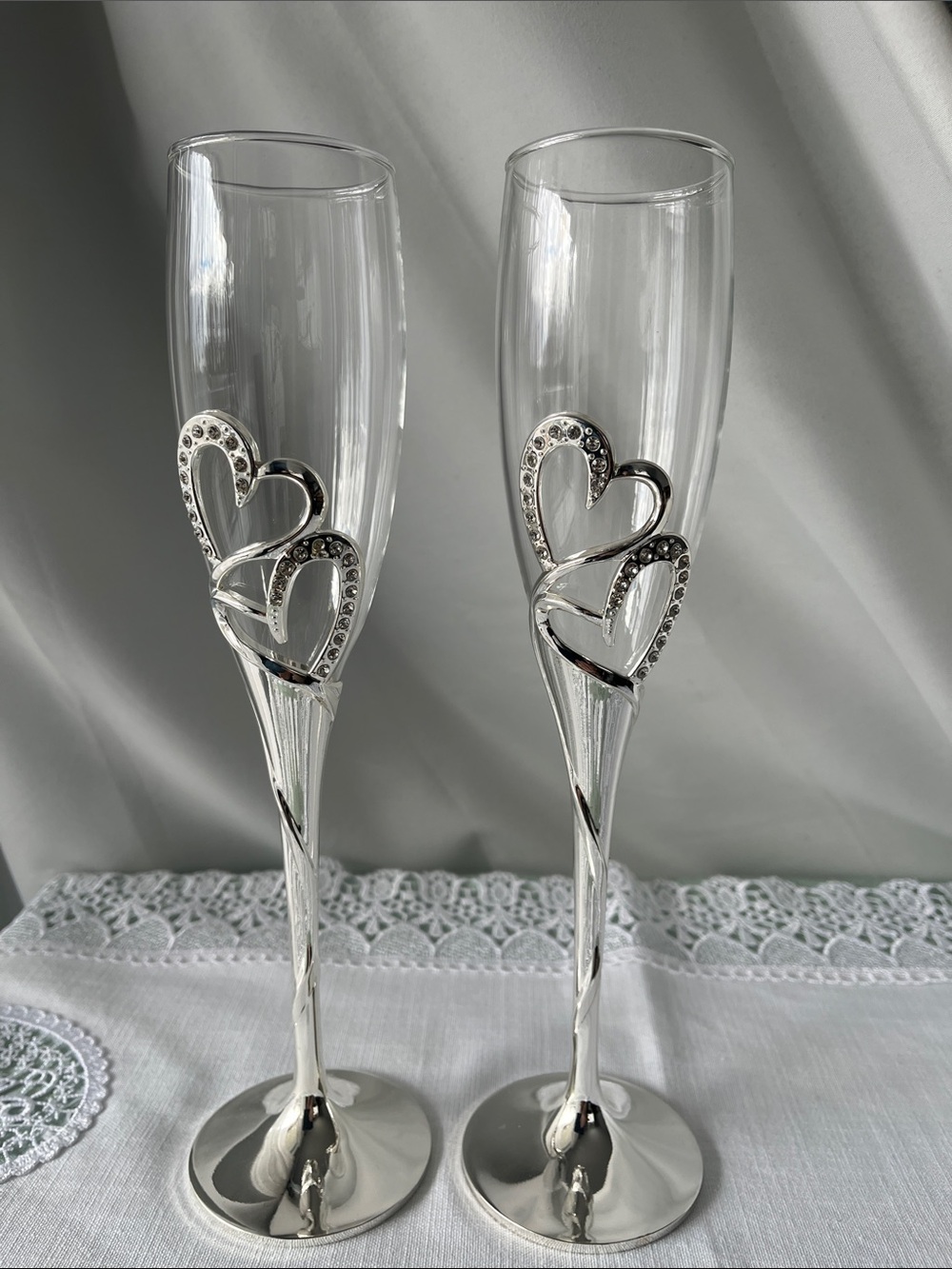 Elegant Interlocking Double Heart Wedding Champagne Flutes – Set of 2